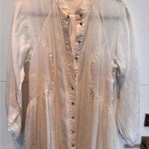 Beautiful summer dress by Elie Tahari. Belt, pockets and amazing details.